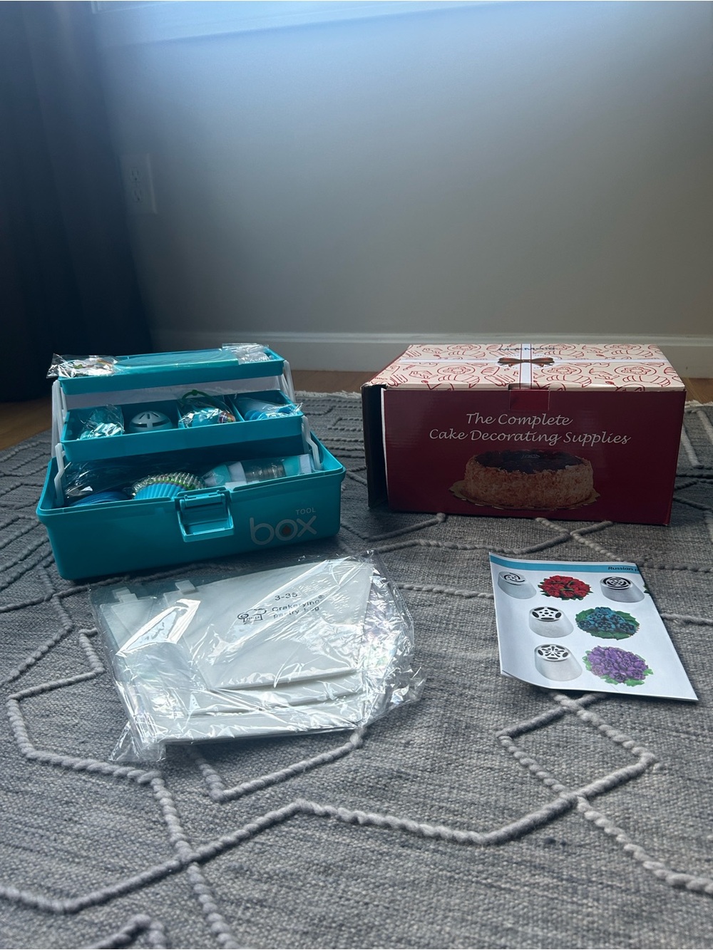 NWT Cake Decorating and Icing 3-Tier Toolbox: Includes Piping Tips & Pastry Bags